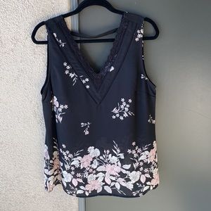 Floral polyester V-neck no sleeve shirt